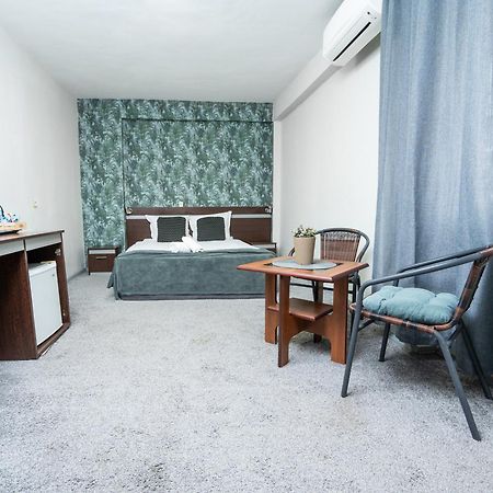Family Hotel Central Shumen Exterior foto