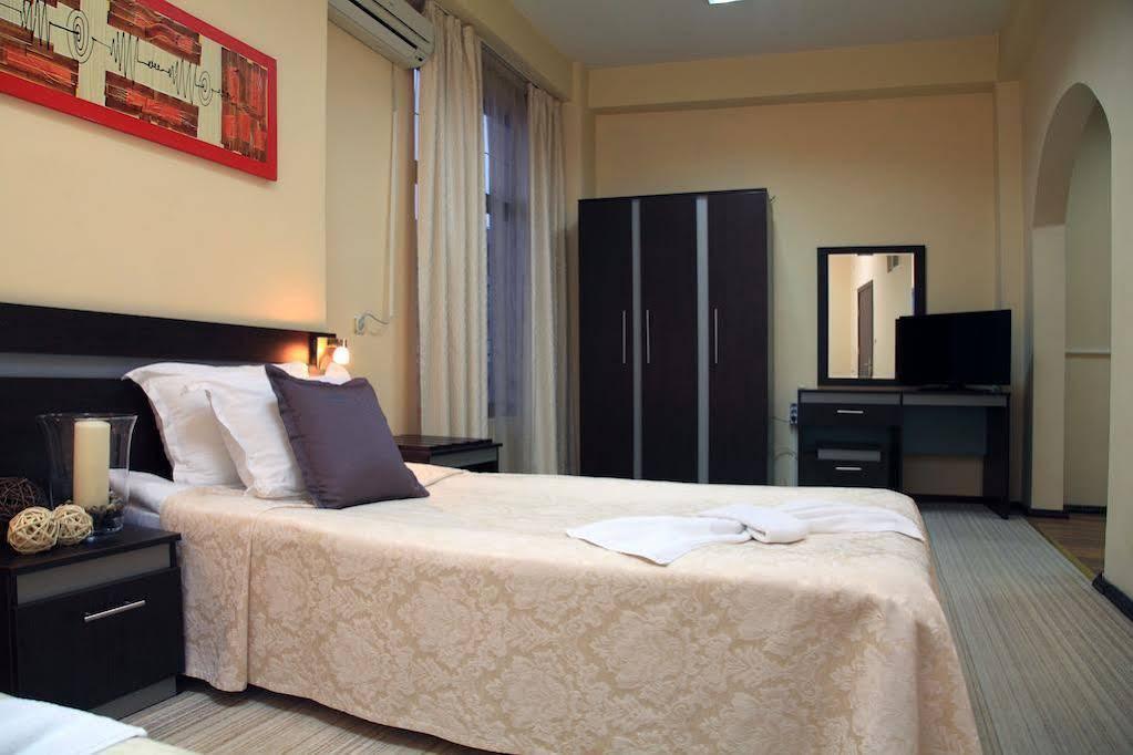 Family Hotel Central Shumen Exterior foto