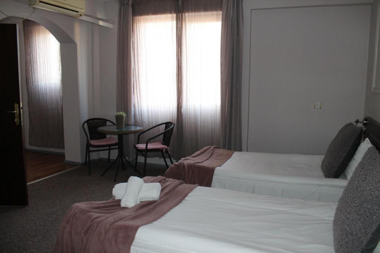 Family Hotel Central Shumen Exterior foto