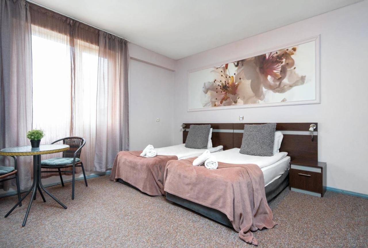 Family Hotel Central Shumen Exterior foto
