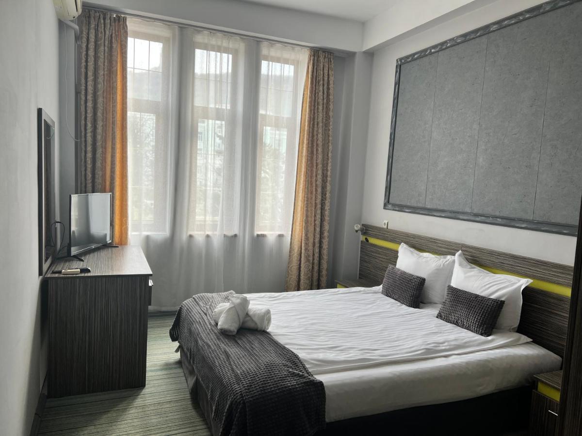 Family Hotel Central Shumen Exterior foto
