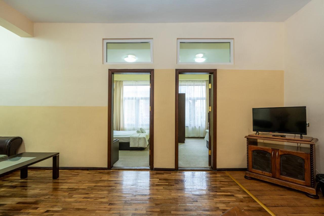 Family Hotel Central Shumen Exterior foto