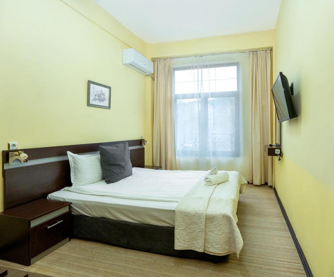 Family Hotel Central Shumen Exterior foto