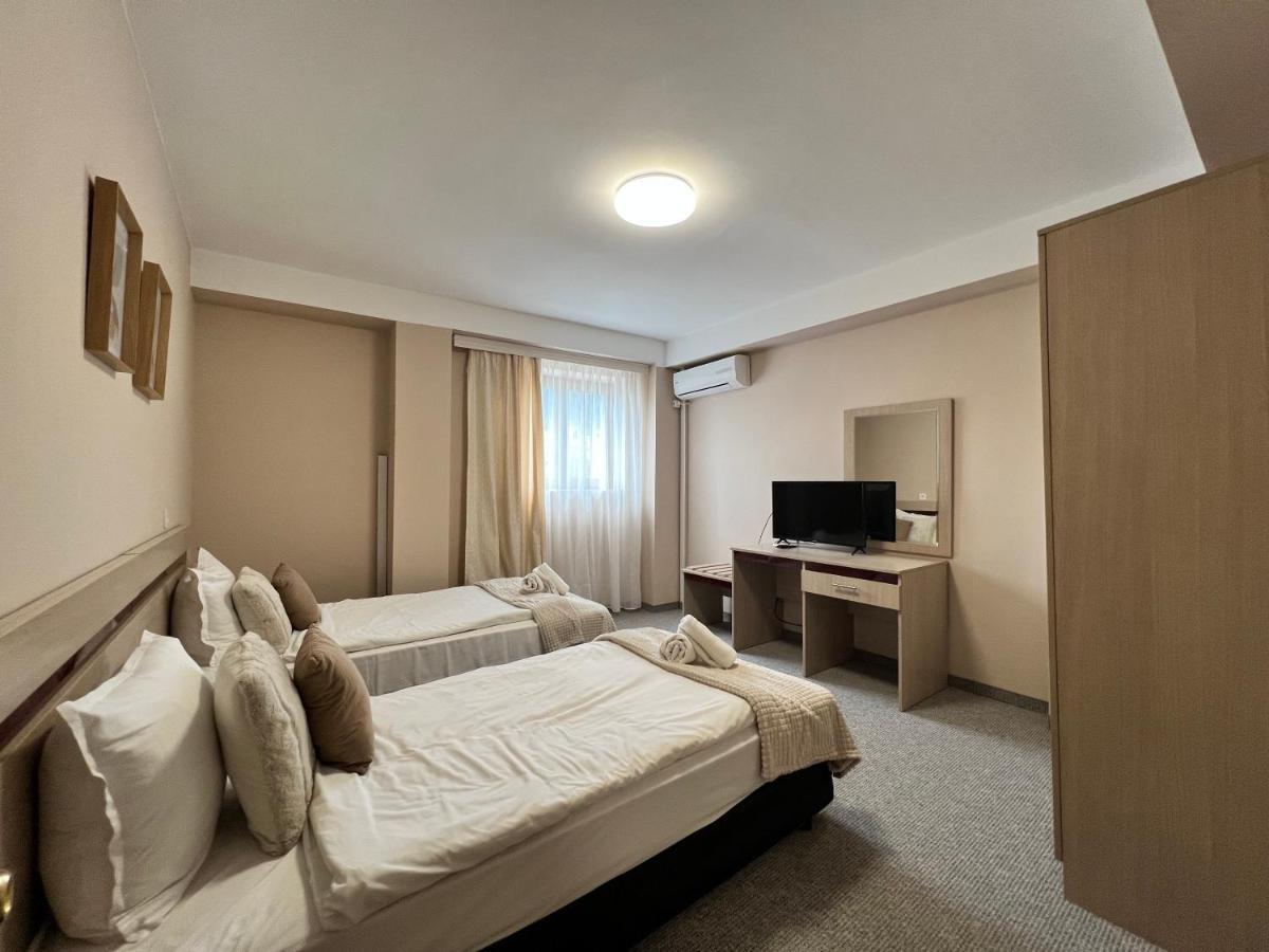 Family Hotel Central Shumen Exterior foto