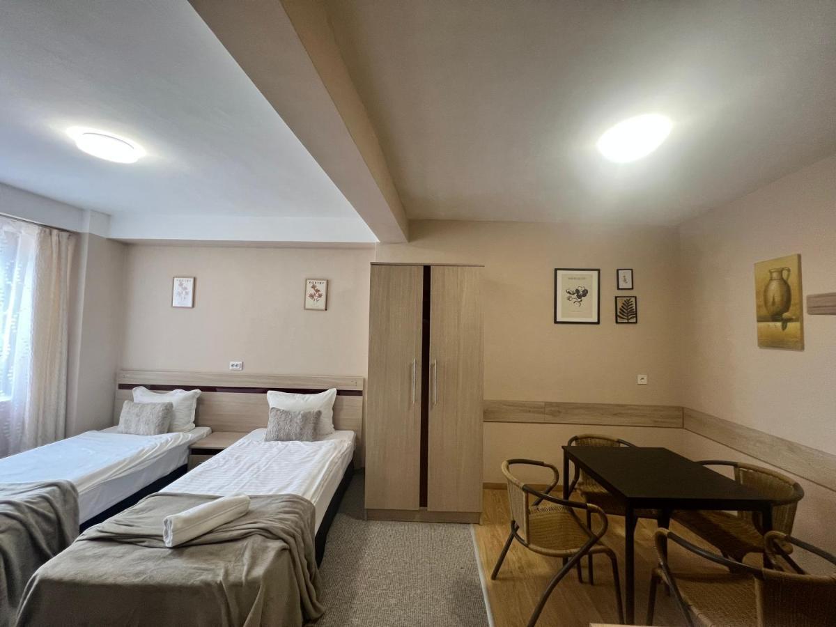 Family Hotel Central Shumen Exterior foto