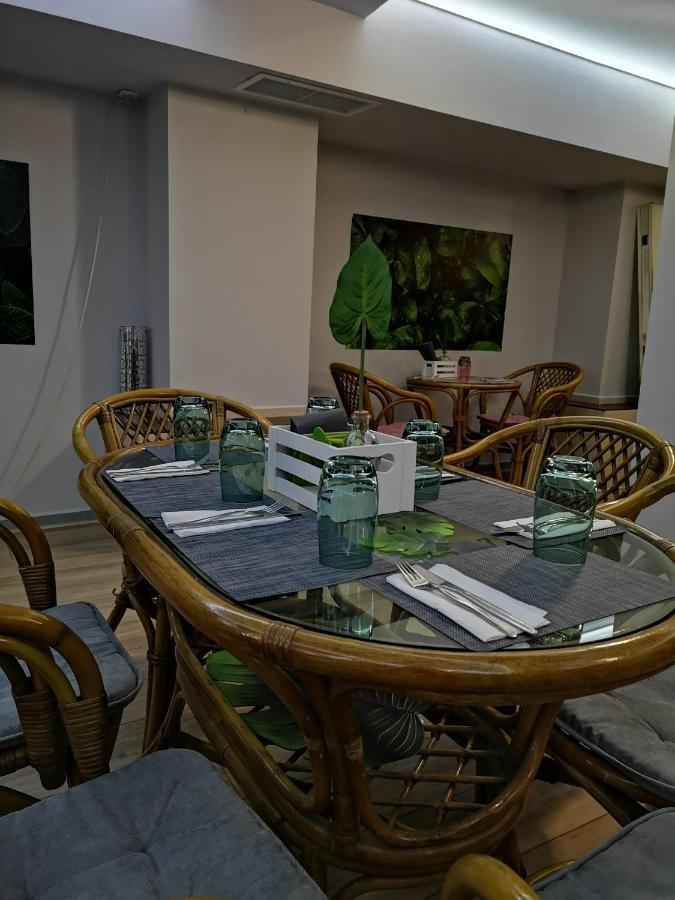 Family Hotel Central Shumen Exterior foto
